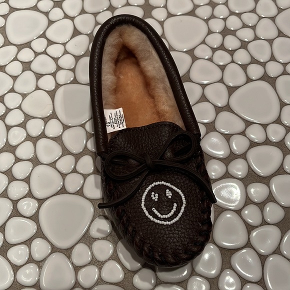 🆕 NWT Minnetonka x Opening Ceremony Beaded Smile Slipper Kids Moccasin - Picture 5 of 9